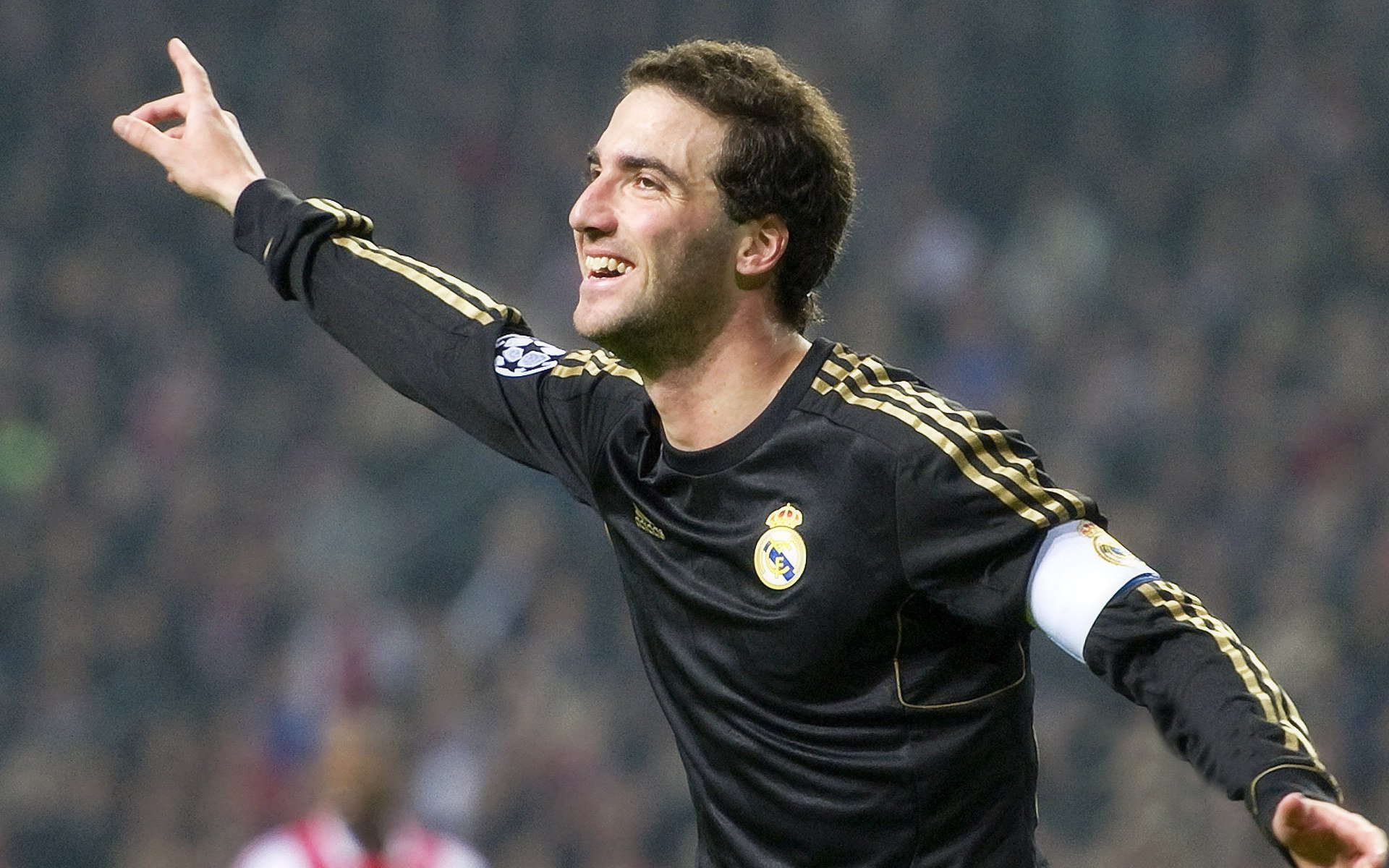 外援组合额外发挥，成为球队攻守核心，比赛外援